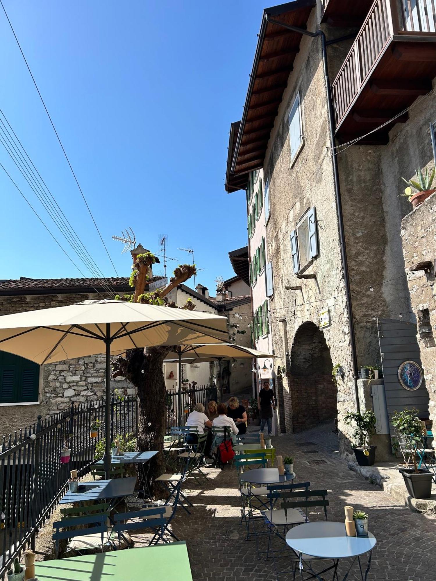 Studios Al Castello Dei Limoni Limone sul Garda Exteriör bild